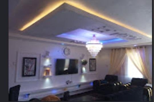 Living room ceiling lighting with chandelier